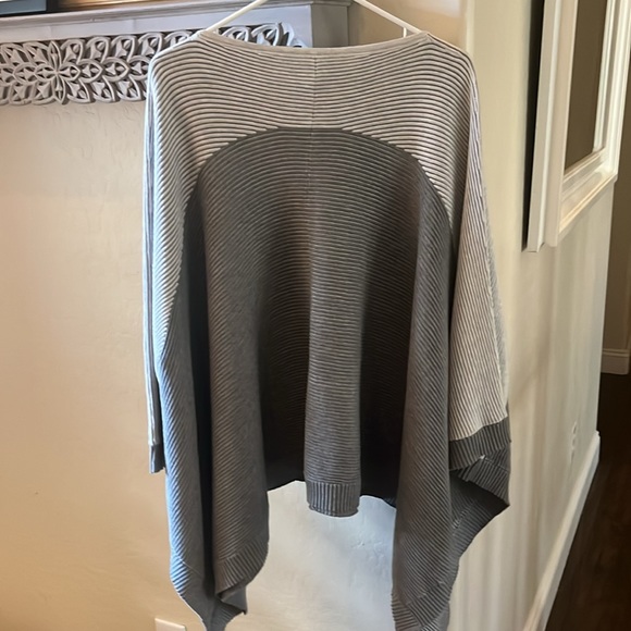 NWT Lululemon It All Lines Up Poncho - Picture 5 of 7